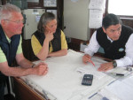 Zeezeilers Frans en Christine met kapitein Ernesto