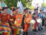 Middeleeuwse kleding en klanken voor de kathedraal