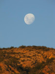 Bijna volle maan boven de Canon de  Atuel