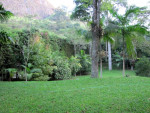 Tuin met uitzicht op de bergen in Petropolis