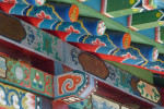 Kleurige daklijst van de tempel